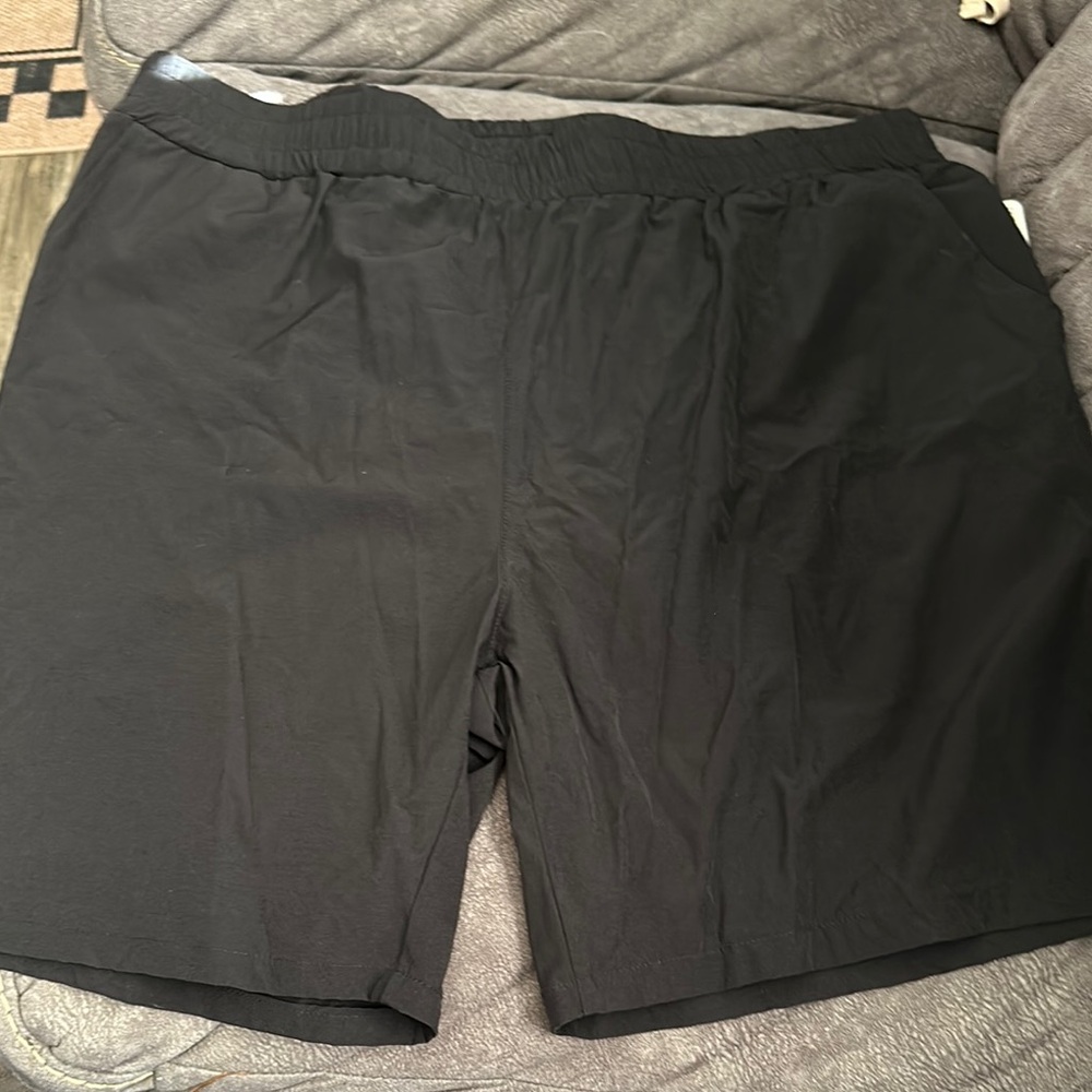 Men’s black short